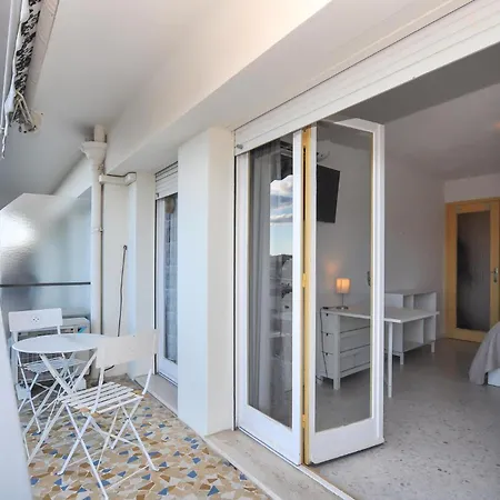 Amazing In With Kitchen Cannes